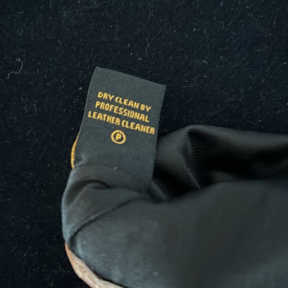 IMAN 100% leather gloves. Size “M” BRAND NEW. Never worn. Side 2 1/2 “ zipper - Picture 8 of 9